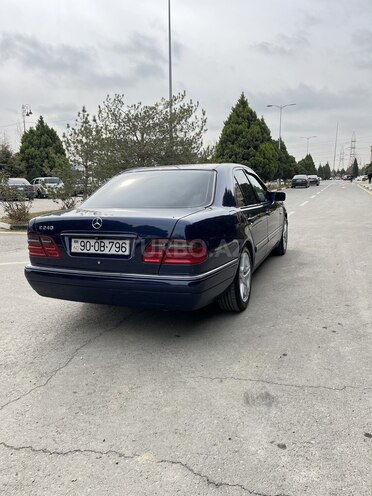 Mercedes E 240 1999, 245,000 km - 2.4 л - Sumqayıt