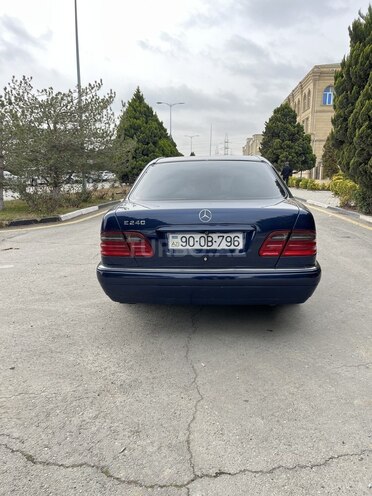 Mercedes E 240 1999, 245,000 km - 2.4 л - Sumqayıt