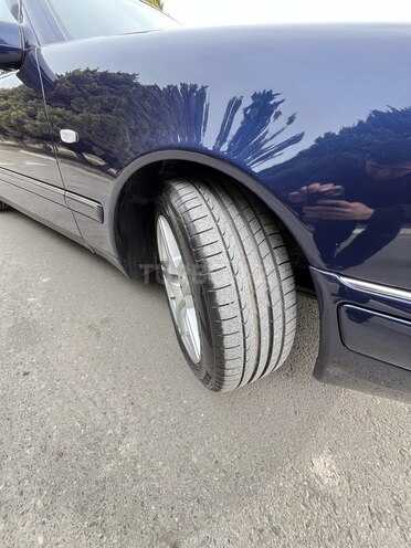 Mercedes E 240 1999, 245,000 km - 2.4 л - Sumqayıt