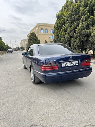 Mercedes E 240 1999, 245,000 km - 2.4 л - Sumqayıt
