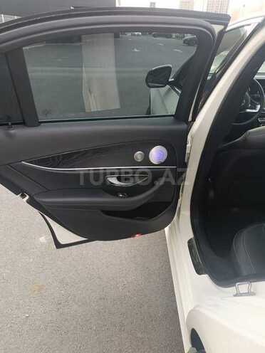 Mercedes E 300 4MATIC-8