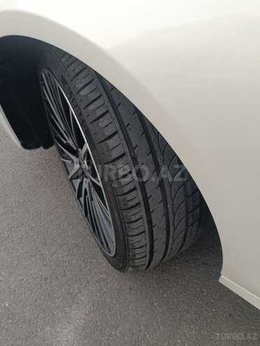 Mercedes E 300 4MATIC-5