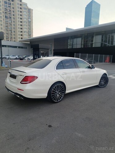 Mercedes E 300 4MATIC-11