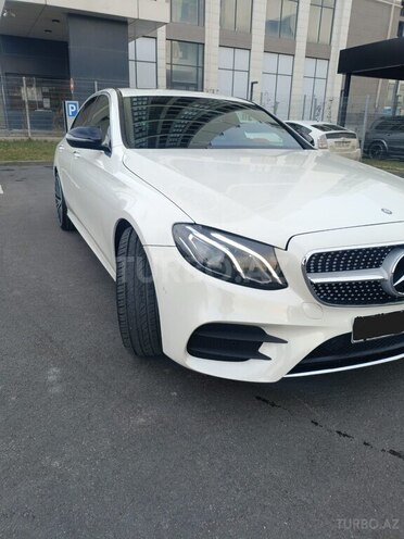Mercedes E 300 4MATIC-12