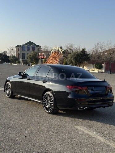 Mercedes E 300 e-9