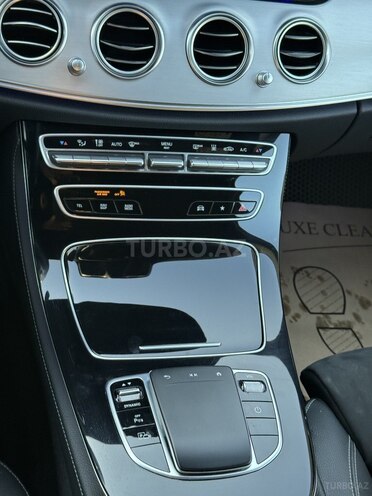 Mercedes E 300 e-17