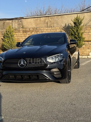 Mercedes E 300 e-1