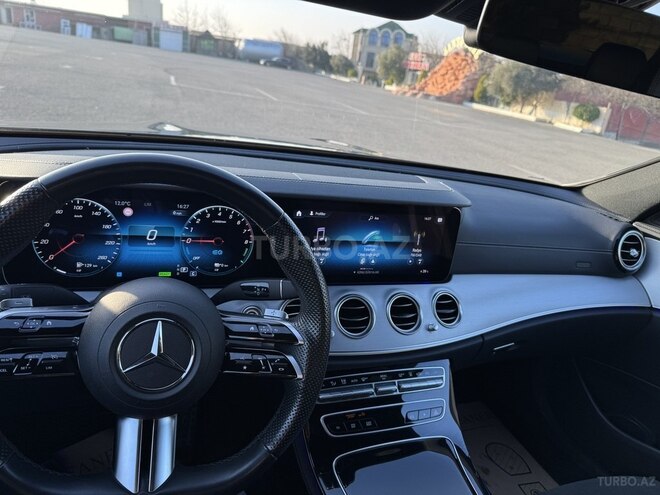 Mercedes E 300 e-13
