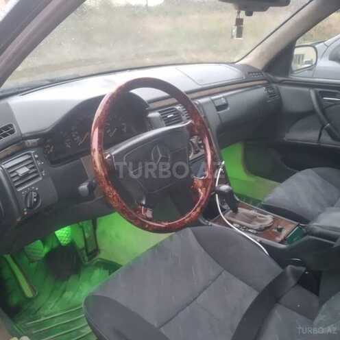 Mercedes E 220 1996, 634,000 km - 2.2 l - Beyləqan