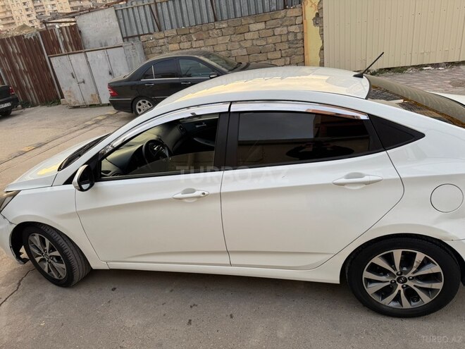 Hyundai Accent-2