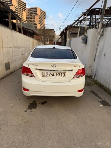 Hyundai Accent-5