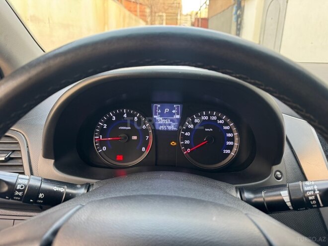 Hyundai Accent-8