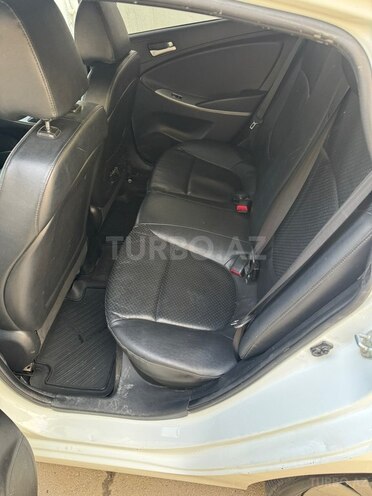 Hyundai Accent-7
