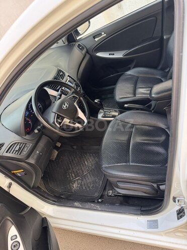 Hyundai Accent-6