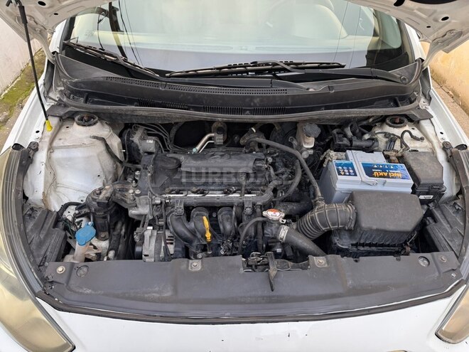 Hyundai Accent-4
