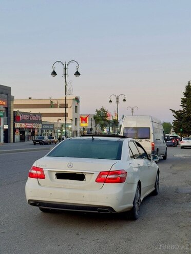 Mercedes E 300 2010, 315,000 km - 3.5 l - Quba