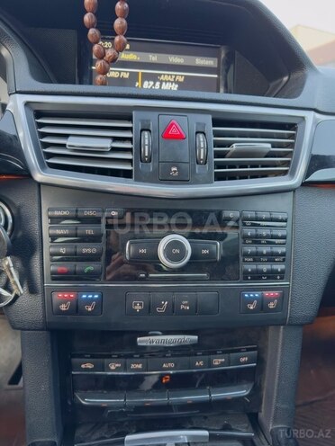 Mercedes E 300 2010, 315,000 km - 3.5 l - Quba