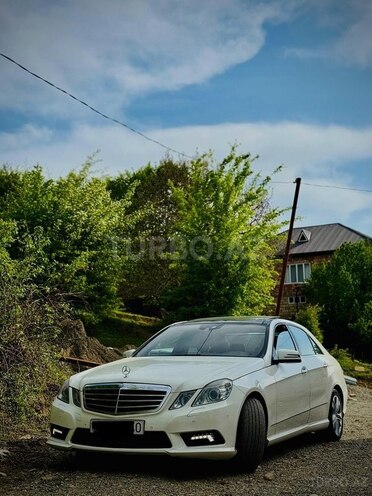 Mercedes E 300 2010, 315,000 km - 3.5 l - Quba