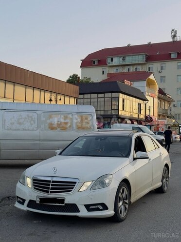 Mercedes E 300 2010, 315,000 km - 3.5 l - Quba
