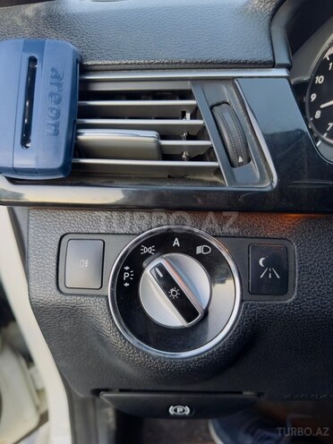 Mercedes E 300 2010, 315,000 km - 3.5 l - Quba