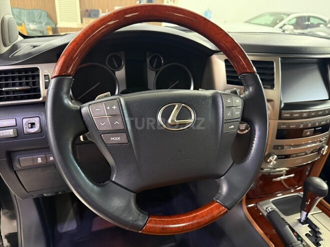 Lexus LX 570-18