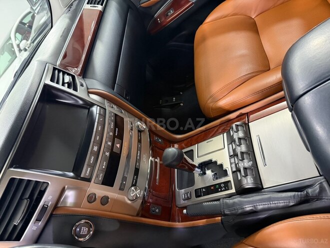 Lexus LX 570-17