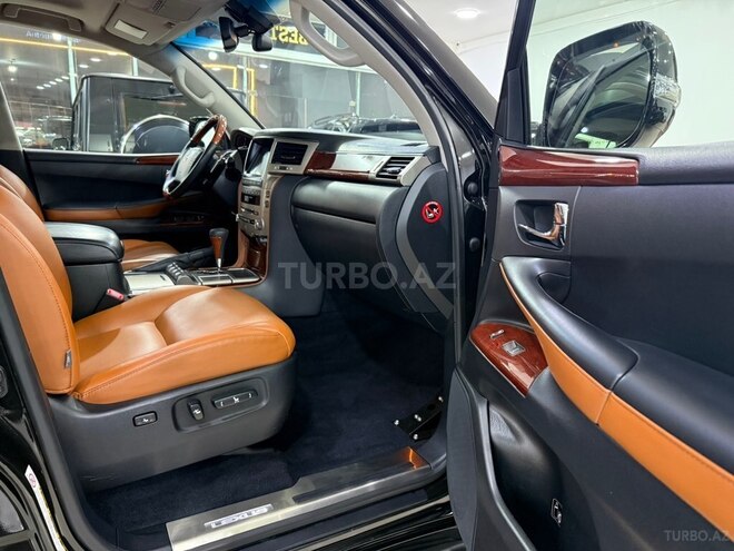Lexus LX 570-31