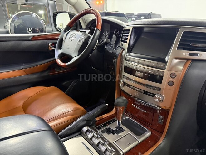 Lexus LX 570-32