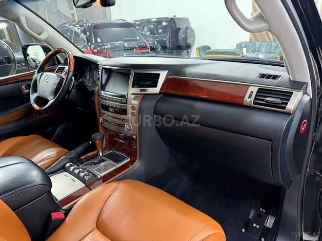 Lexus LX 570-29