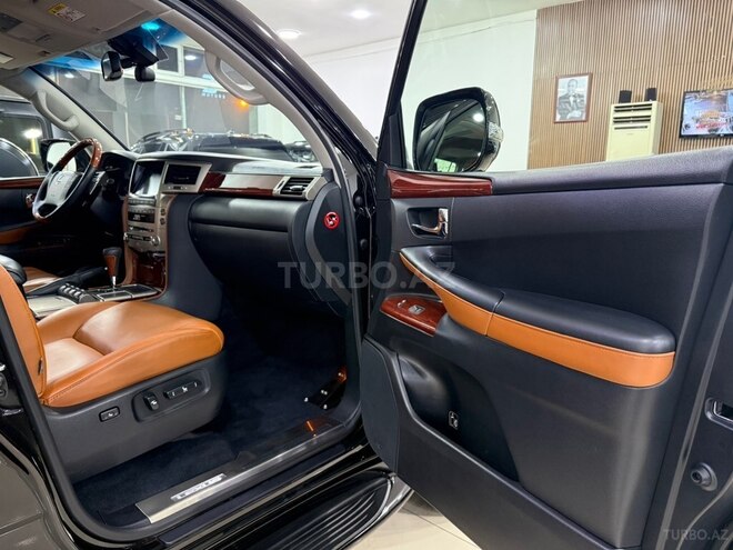 Lexus LX 570-26