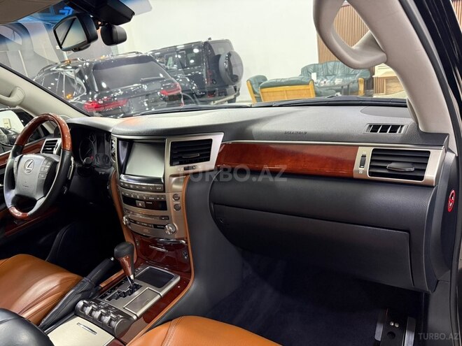 Lexus LX 570-33