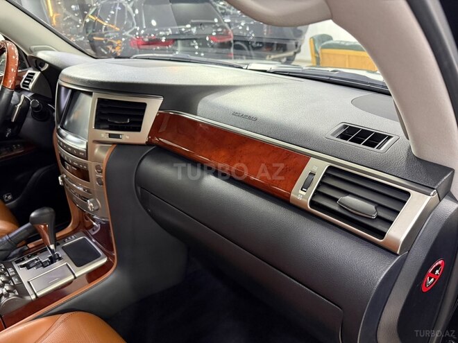 Lexus LX 570-30