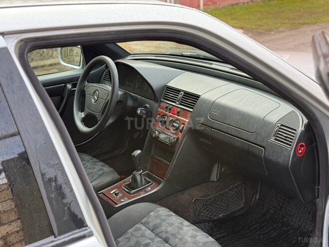 Mercedes C 220 1999, 498,000 km - 2.2 l - Qazax