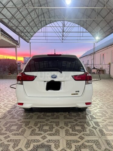 Toyota Corolla Fielder-2