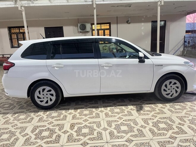 Toyota Corolla Fielder-3