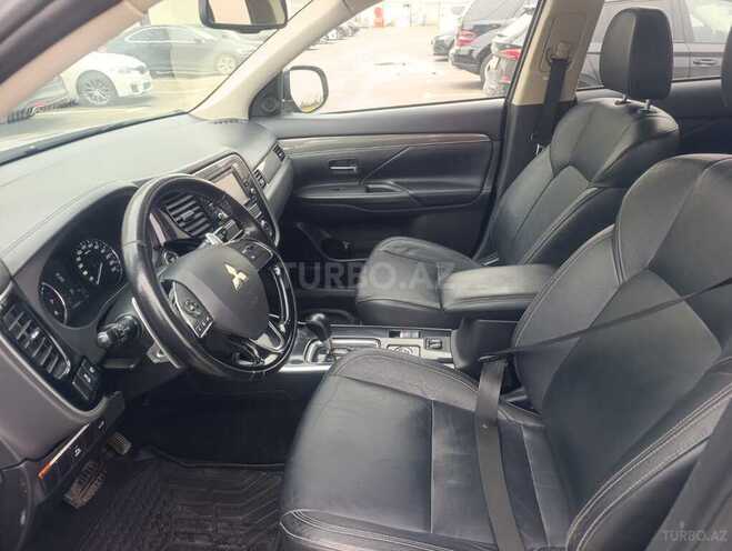 Mitsubishi Outlander-5