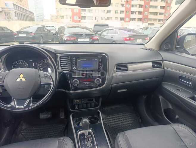 Mitsubishi Outlander-4