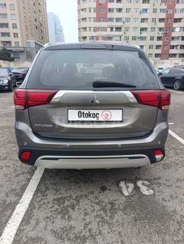 Mitsubishi Outlander-3