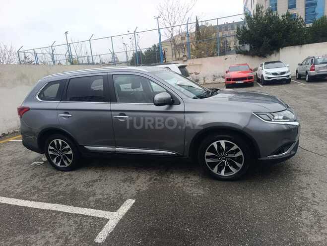 Mitsubishi Outlander-2