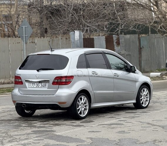Mercedes B 180 2010, 127,000 km - 1.7 л - Bakı
