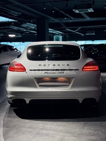 Porsche Panamera GTS-11