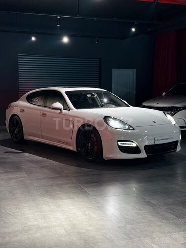 Porsche Panamera GTS-9
