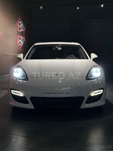 Porsche Panamera GTS-1