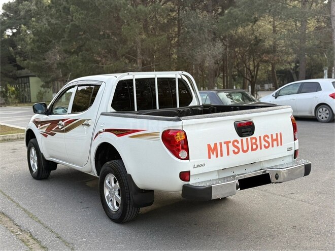 Mitsubishi L200 2014, 174,000 km - 2.5 л - Bakı