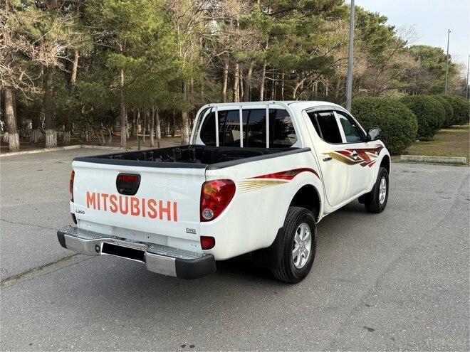 Mitsubishi L200 2014, 174,000 km - 2.5 л - Bakı