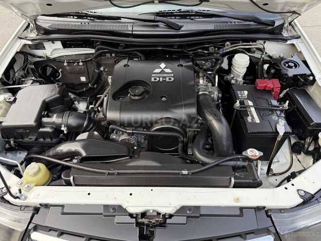 Mitsubishi L200 2014, 174,000 km - 2.5 л - Bakı
