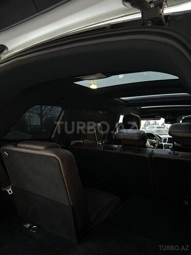 Mercedes GL 550 4MATIC-19