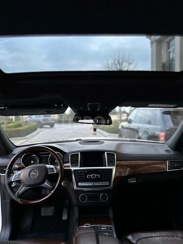 Mercedes GL 550 4MATIC-15