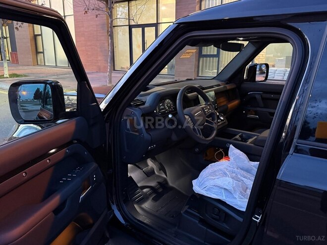 Land Rover Defender-8