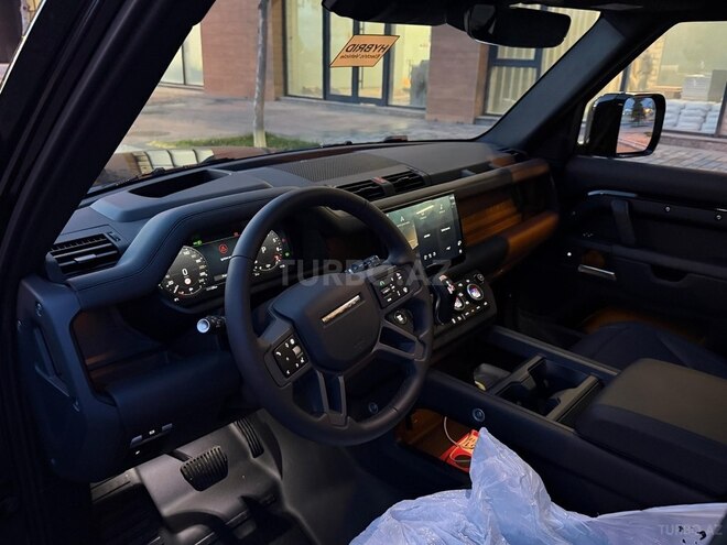 Land Rover Defender-9